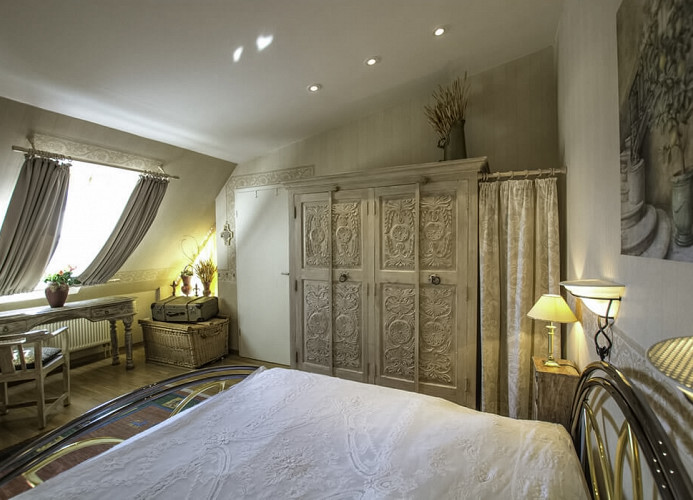 Schlafzimmer 1